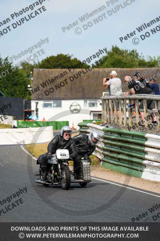 Vintage motorcycle club;eventdigitalimages;mallory park;mallory park trackday photographs;no limits trackdays;peter wileman photography;trackday digital images;trackday photos;vmcc festival 1000 bikes photographs